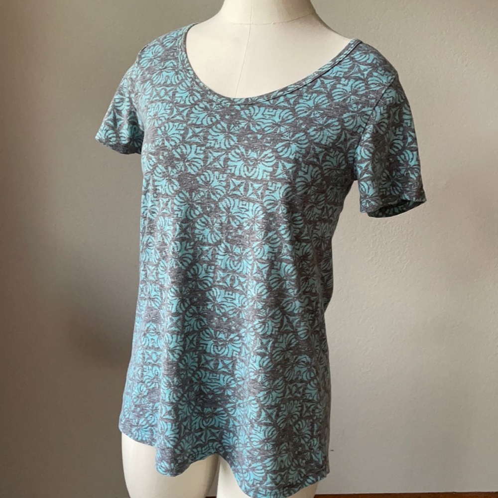 LuLaRoe Classic Tee XXS grey light blue shirt